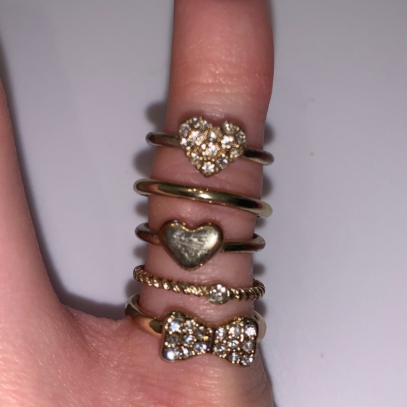 Gold midi rings and size 6.5/7 rings - Picture 4 of 5